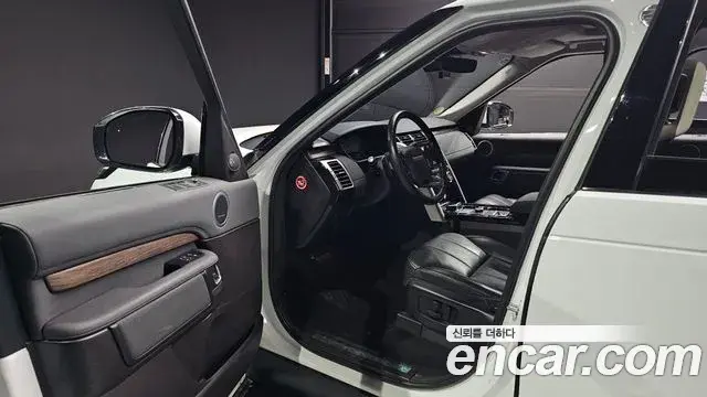 Land Rover Discovery 5 2019 — Photo 18/20