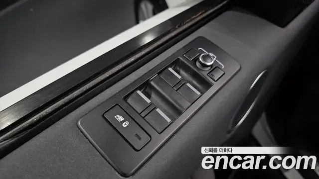 Land Rover Discovery 5 2019 — Photo 2/20