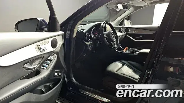 Mercedes-Benz GLC-Class 2018 — ფოტო 29/30
