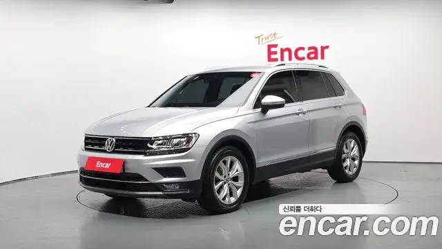 Volkswagen Tiguan 2018 — ფოტო 15/20
