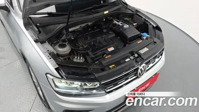 Volkswagen Tiguan 2018 — ფოტო 9/20