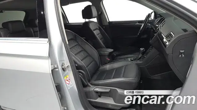 Volkswagen Tiguan 2018 — ფოტო 4/20