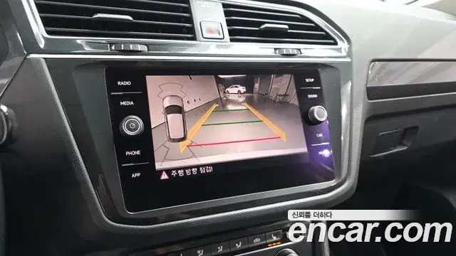 Volkswagen Tiguan 2018 — ფოტო 11/20