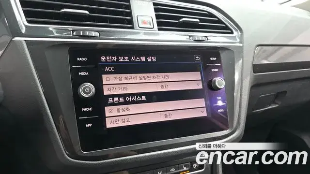 Volkswagen Tiguan 2018 — ფოტო 18/20