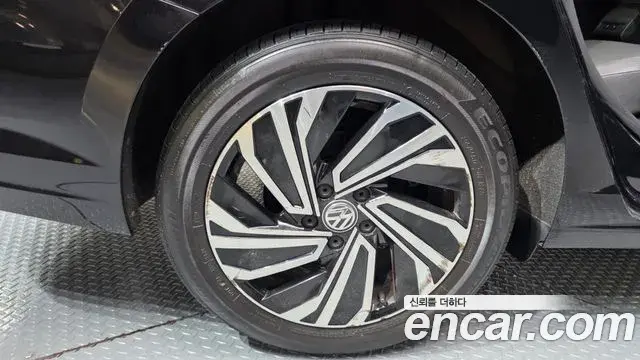 Volkswagen Jetta 2021 — Şəkil 33/35