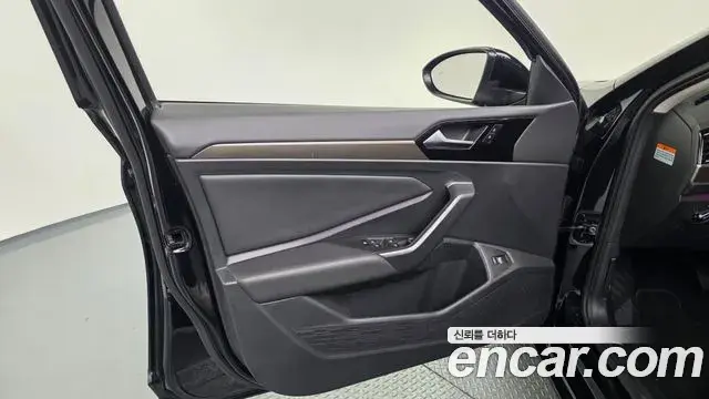 Volkswagen Jetta 2021 — Şəkil 32/35