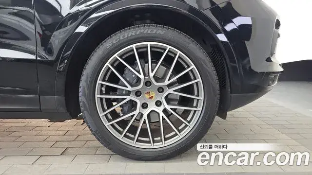 Porsche Cayenne 2023 — Şəkil 19/33