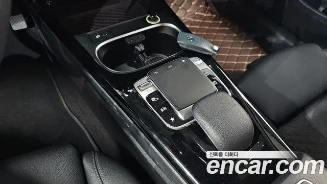 Mercedes-Benz A-Class 2020 — Şəkil 12/30
