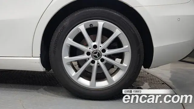 Mercedes-Benz A-Class 2020 — Şəkil 29/30