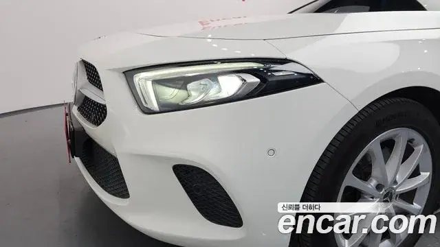 Mercedes-Benz A-Class 2020 — Şəkil 28/30
