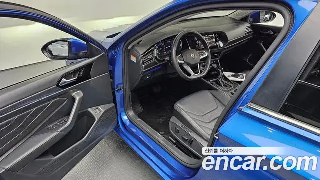Volkswagen Jetta 2022 — ფოტო 3/20