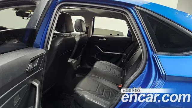 Volkswagen Jetta 2022 — ფოტო 7/20