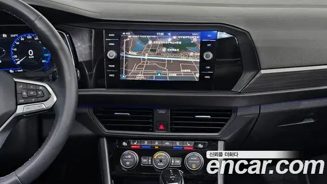 Volkswagen Jetta 2022 — ფოტო 18/20