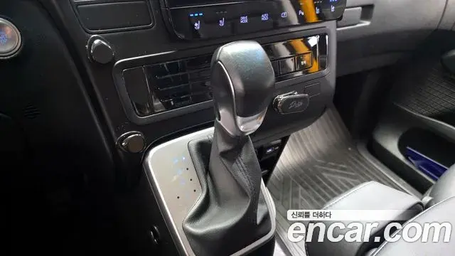 Hyundai Staria 2023 — Şəkil 11/32