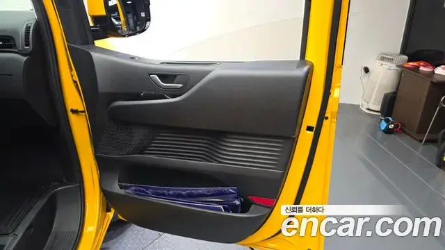 Hyundai Staria 2023 — Şəkil 28/32