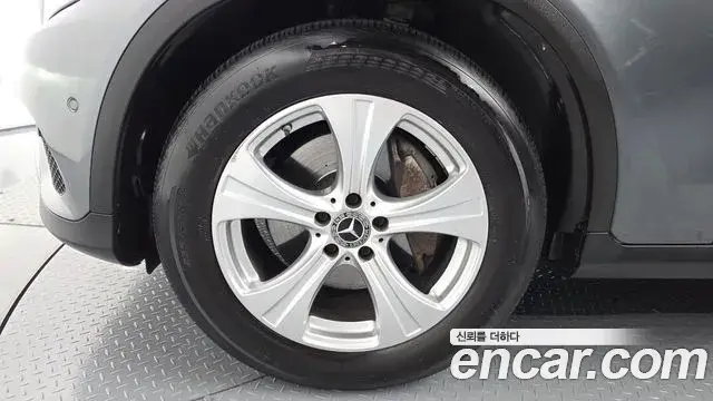 Mercedes-Benz GLC-Class 2018 — Şəkil 10/20
