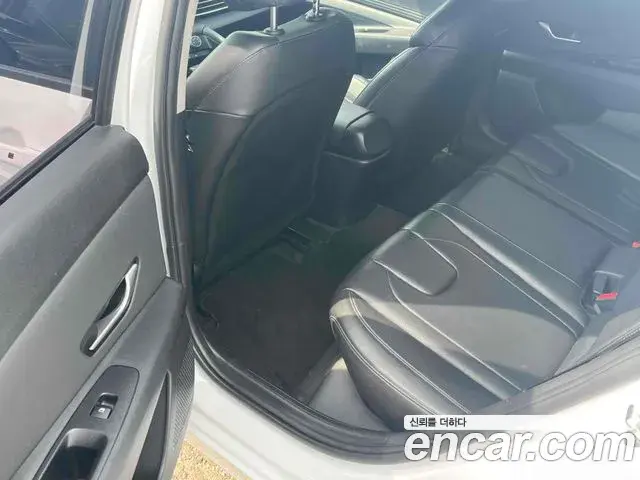 Hyundai The New Avante Hybrid 2021 — ფოტო 9/19