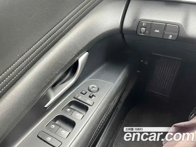 Hyundai The New Avante Hybrid 2021 — ფოტო 10/19
