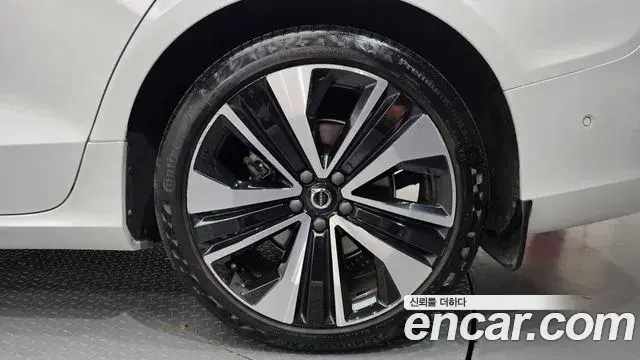 Volvo S60 2023 — Photo 8/38