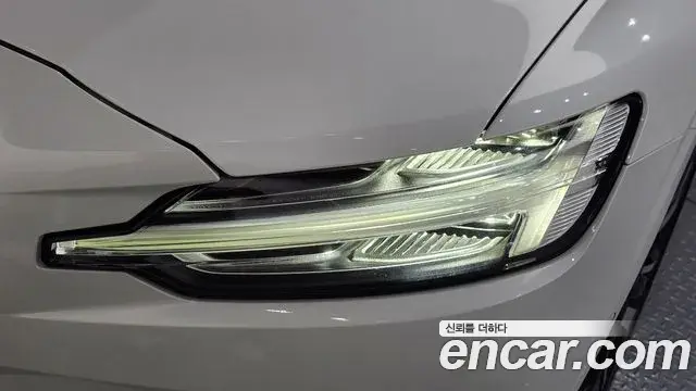 Volvo S60 2023 — Photo 29/38