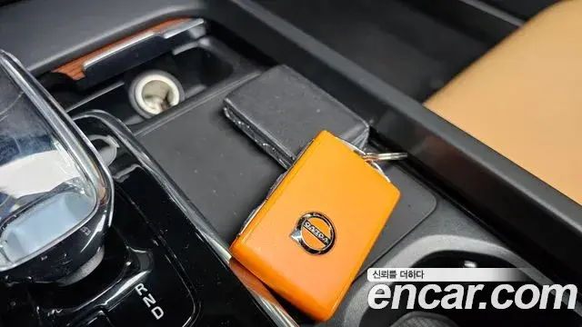 Volvo S60 2023 — Photo 21/38