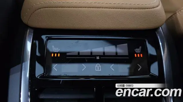 Volvo S60 2023 — Photo 28/38