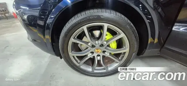 Porsche Cayenne 2021 — Photo 2/20