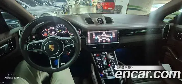 Porsche Cayenne 2021 — Photo 6/20
