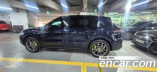 Porsche Cayenne 2021 — Photo 15/20