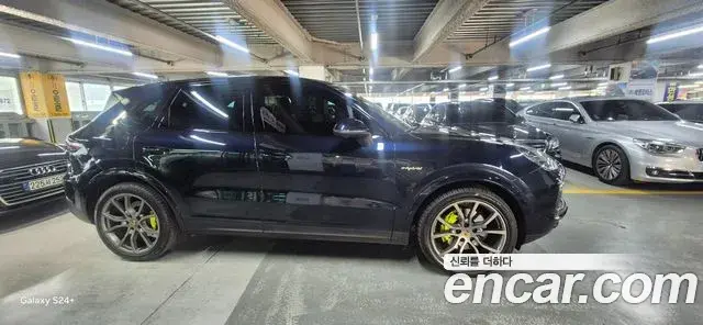 Porsche Cayenne 2021 — Photo 18/20