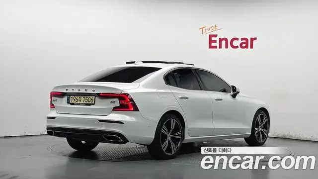 Volvo S60 2021 — Фото 2/20