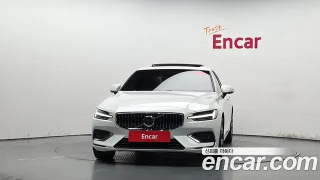 Volvo S60 2021 — Фото 3/20