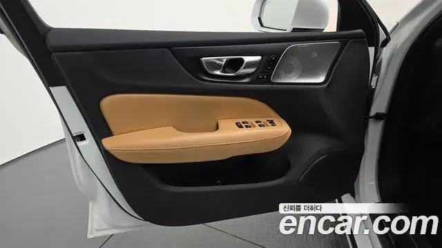 Volvo S60 2021 — ფოტო 7/34