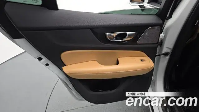 Volvo S60 2021 — ფოტო 13/34