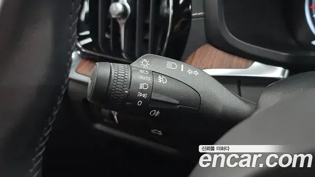 Volvo S60 2021 — ფოტო 15/34