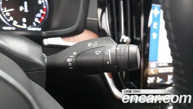Volvo S60 2021 — ფოტო 23/34