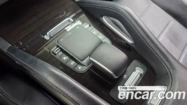 Mercedes-Benz GLE-Class 2021 — Şəkil 17/20