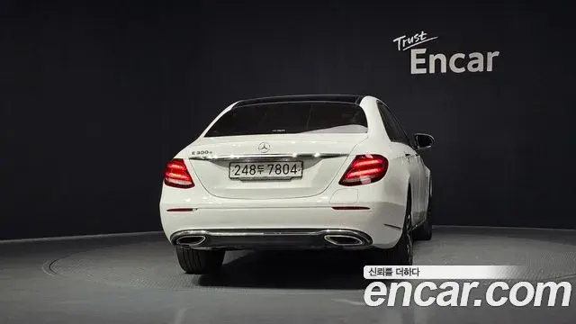 Mercedes-Benz E-Class 2019 — Фото 4/20