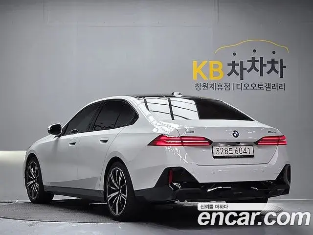 BMW 5 Series 2025 — ფოტო 1/20