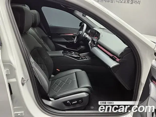 BMW 5 Series 2025 — ფოტო 12/20