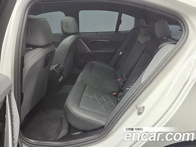BMW 5 Series 2025 — ფოტო 13/20