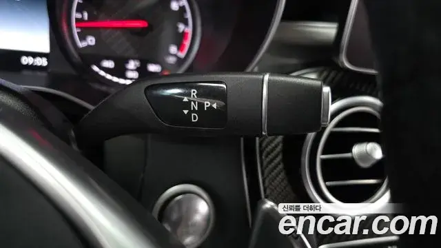 Mercedes-Benz GLC-Class 2018 — Şəkil 31/32