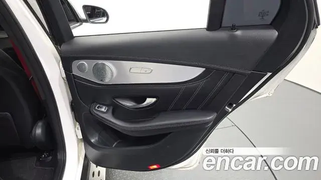 Mercedes-Benz GLC-Class 2018 — Şəkil 14/32