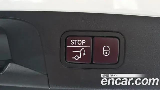 Mercedes-Benz GLC-Class 2018 — Şəkil 8/32