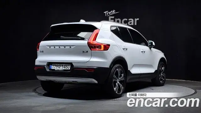 Volvo XC40 2022 — Фото 2/20
