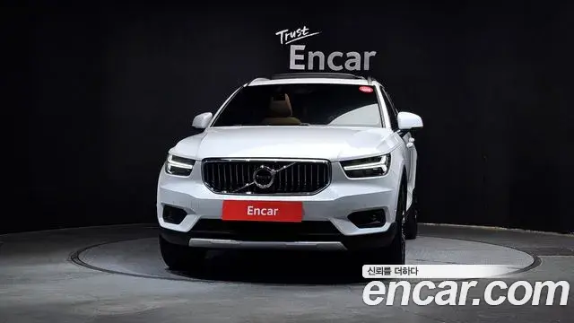 Volvo XC40 2022 — Фото 3/20