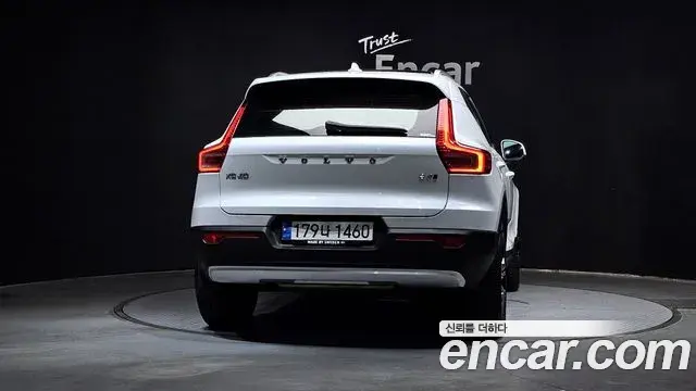 Volvo XC40 2022 — Фото 4/20