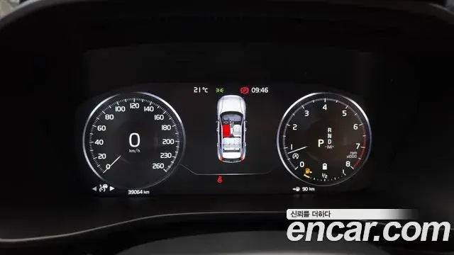 Volvo XC40 2022 — Фото 8/20