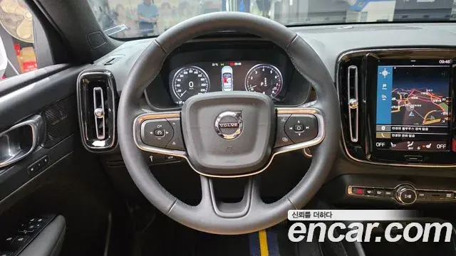 Volvo XC40 2022 — Фото 13/20