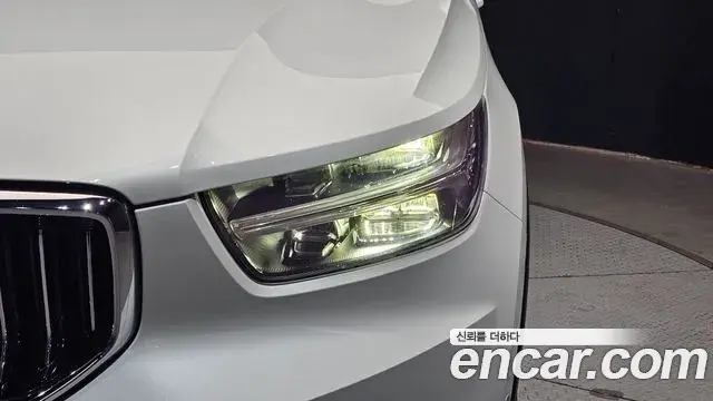 Volvo XC40 2022 — Photo 29/30